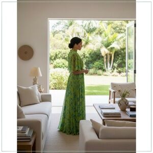 $5490 New Carolina Herrera Silk Chiffon Bow Neck Green Floral Runway Gown